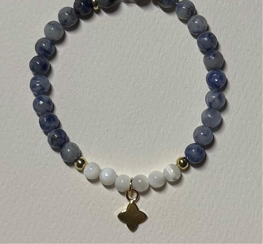 Sodalite and Shell Bead Bracelet with Clover Charm