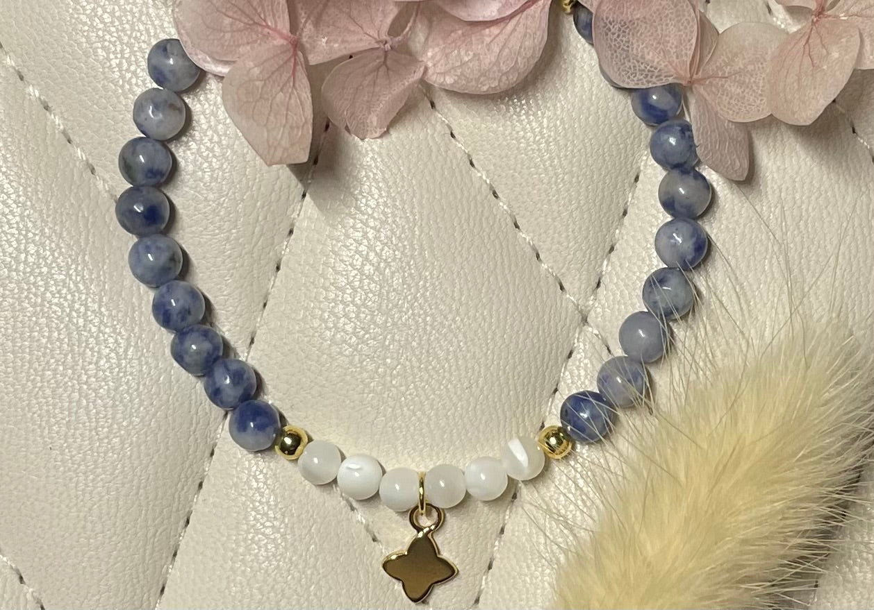 Sodalite and Shell Bead Bracelet with Clover Charm