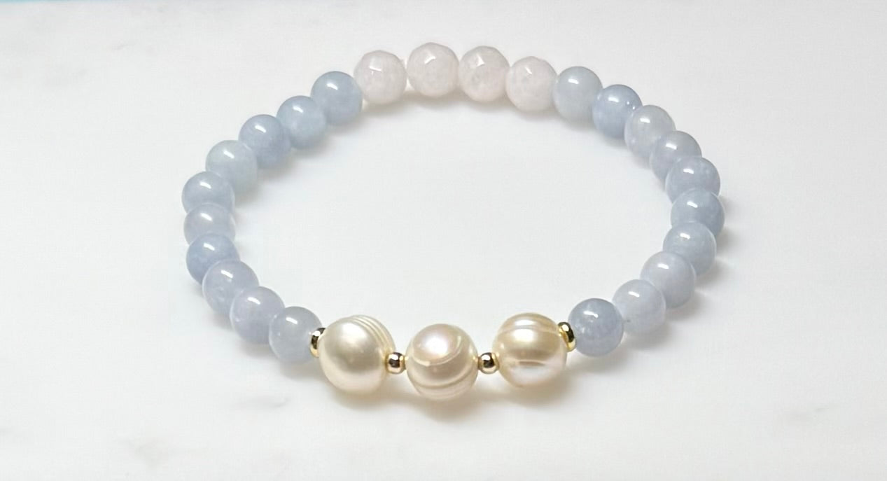 Aquamarine Stretch Bracelet with Pearls and Quartz